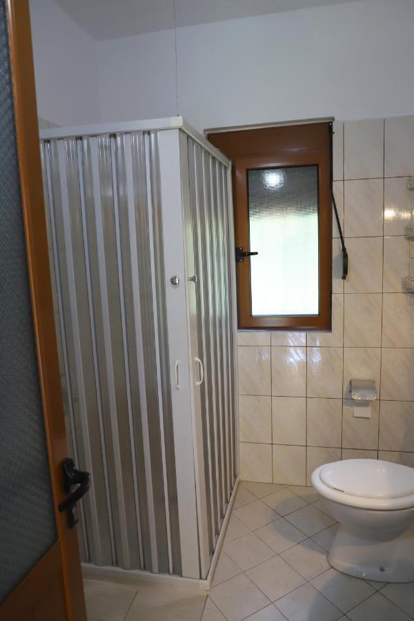 Guest House Bumbli Μπεράτ Εξωτερικό φωτογραφία