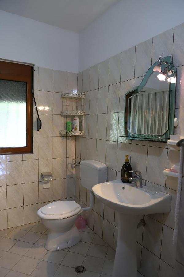 Guest House Bumbli Μπεράτ Εξωτερικό φωτογραφία