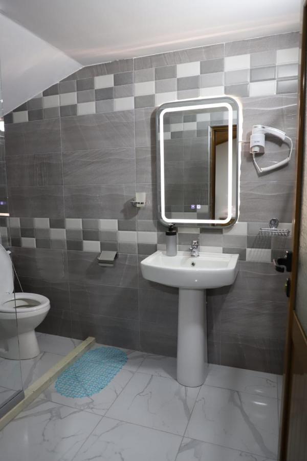 Guest House Bumbli Μπεράτ Εξωτερικό φωτογραφία