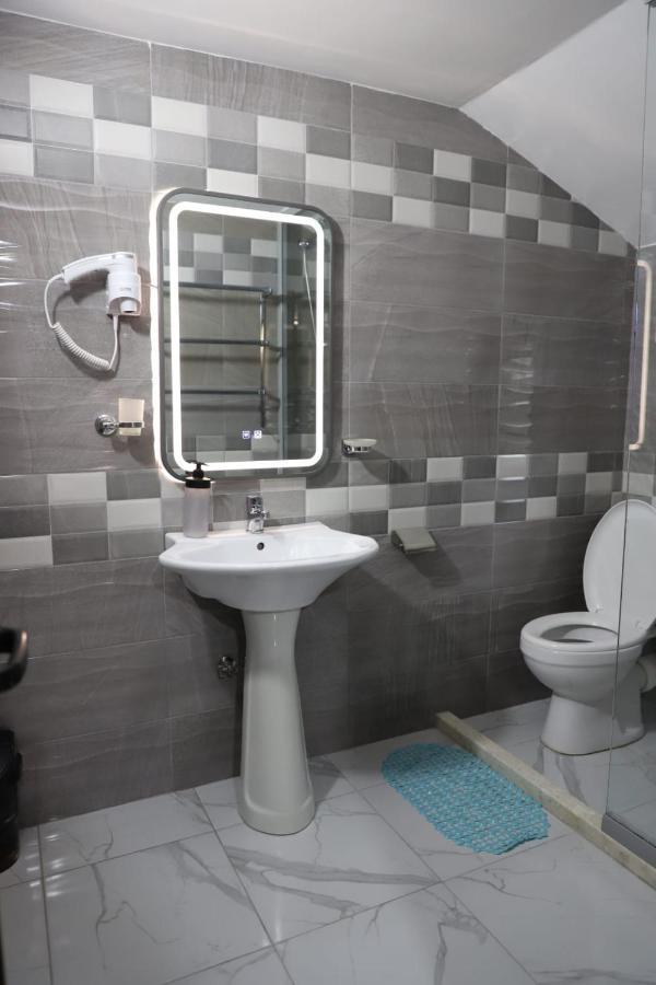 Guest House Bumbli Μπεράτ Εξωτερικό φωτογραφία