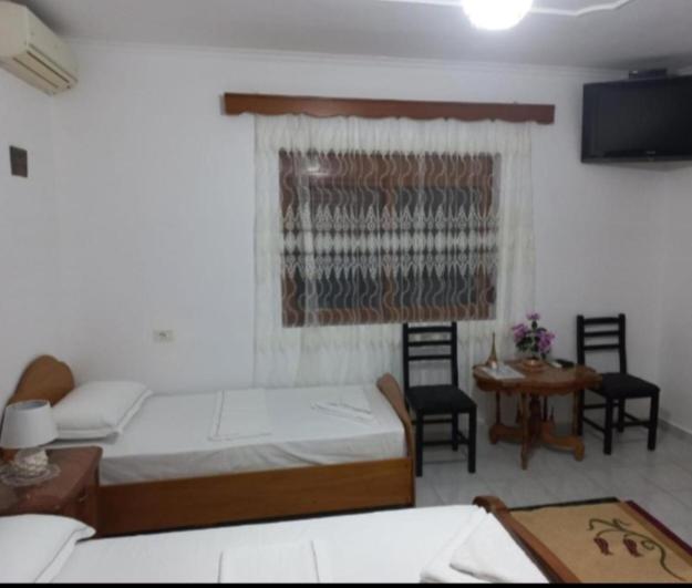 Guest House Bumbli Μπεράτ Εξωτερικό φωτογραφία