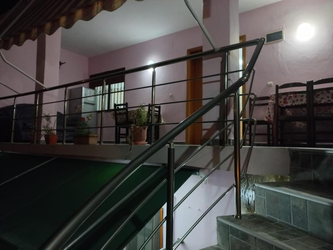 Guest House Bumbli Μπεράτ Δωμάτιο φωτογραφία