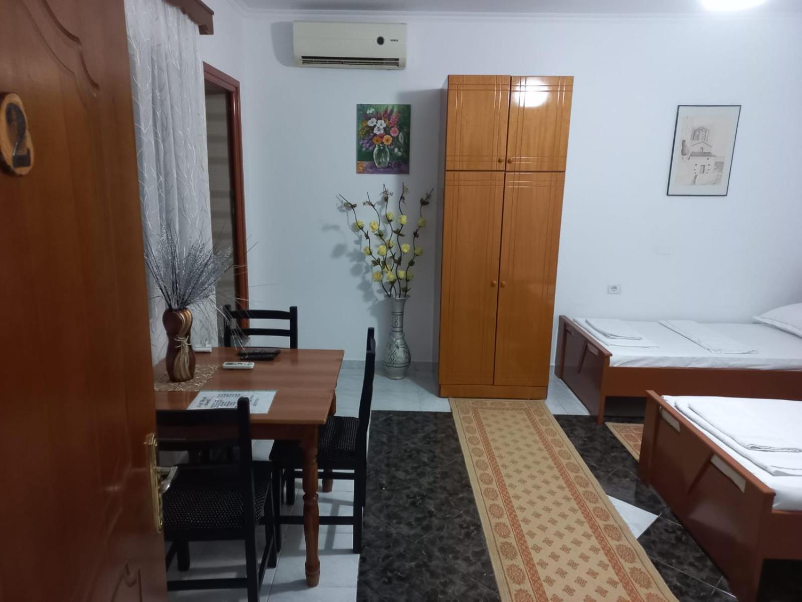 Guest House Bumbli Μπεράτ Δωμάτιο φωτογραφία