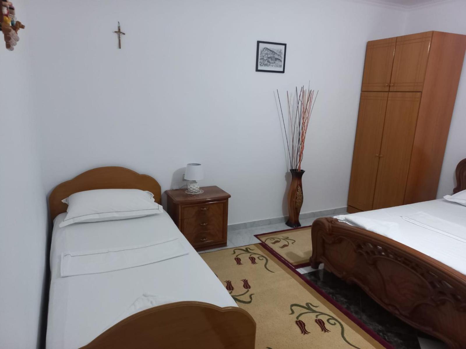 Guest House Bumbli Μπεράτ Δωμάτιο φωτογραφία