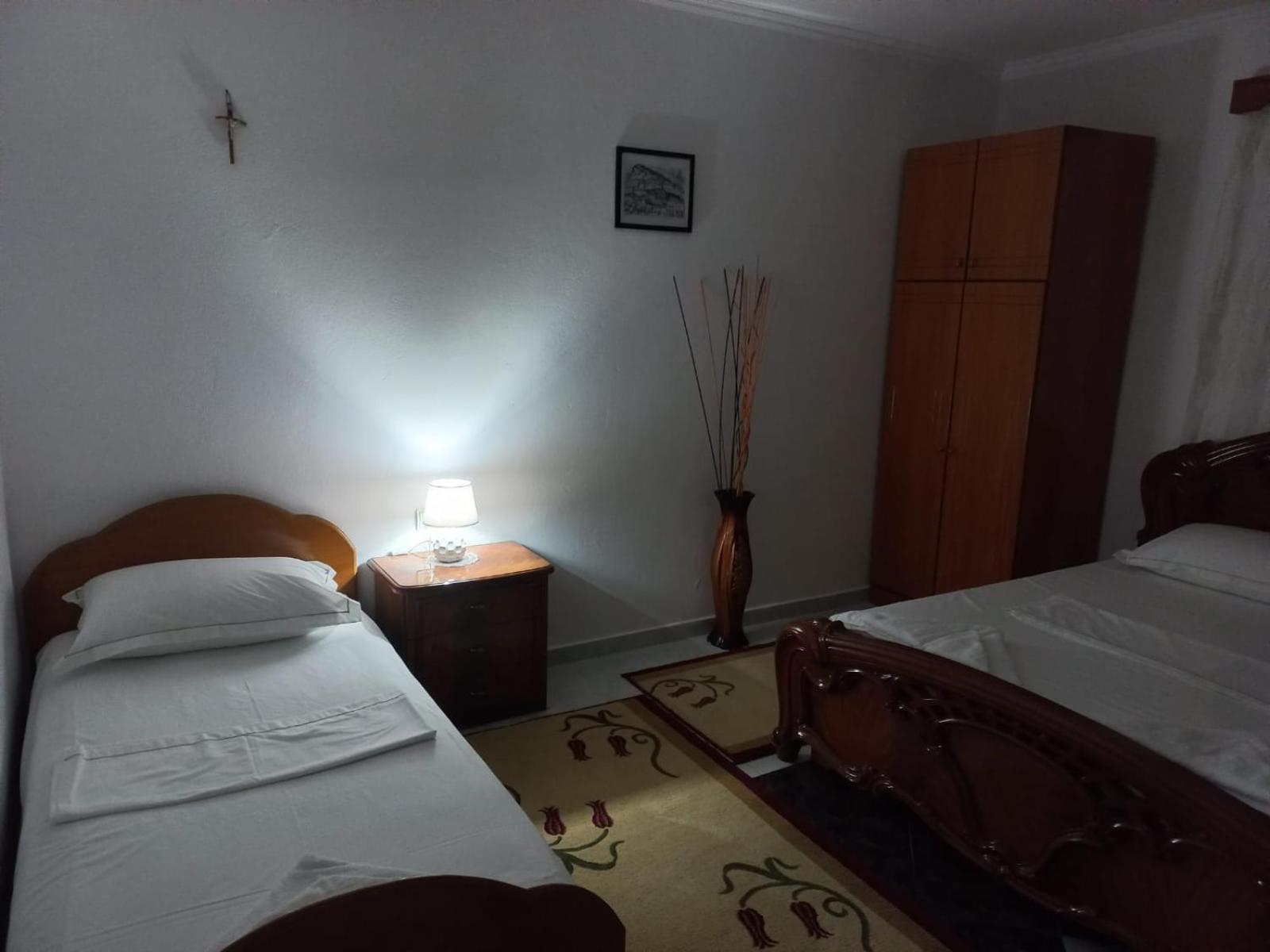 Guest House Bumbli Μπεράτ Δωμάτιο φωτογραφία