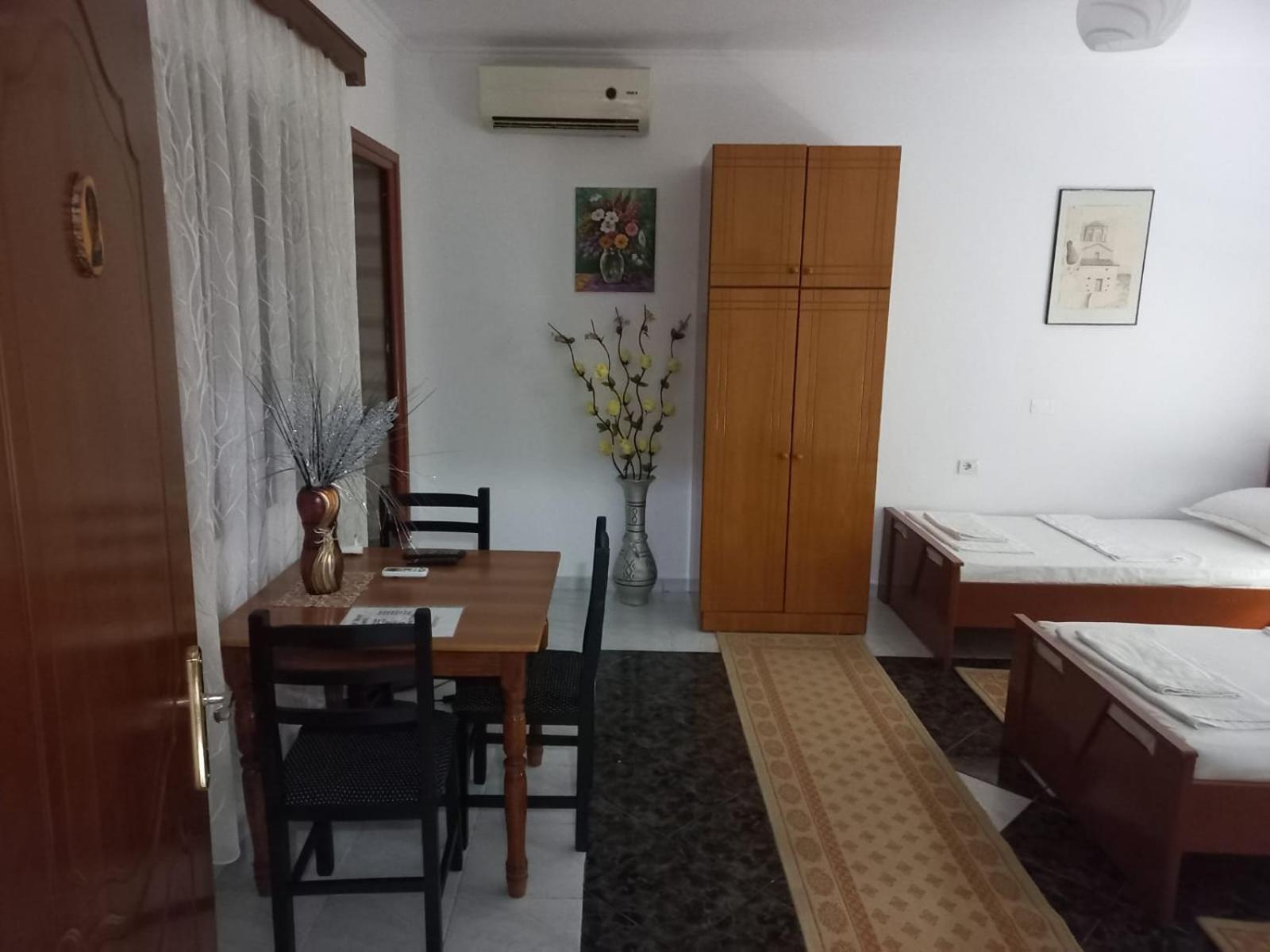 Guest House Bumbli Μπεράτ Δωμάτιο φωτογραφία