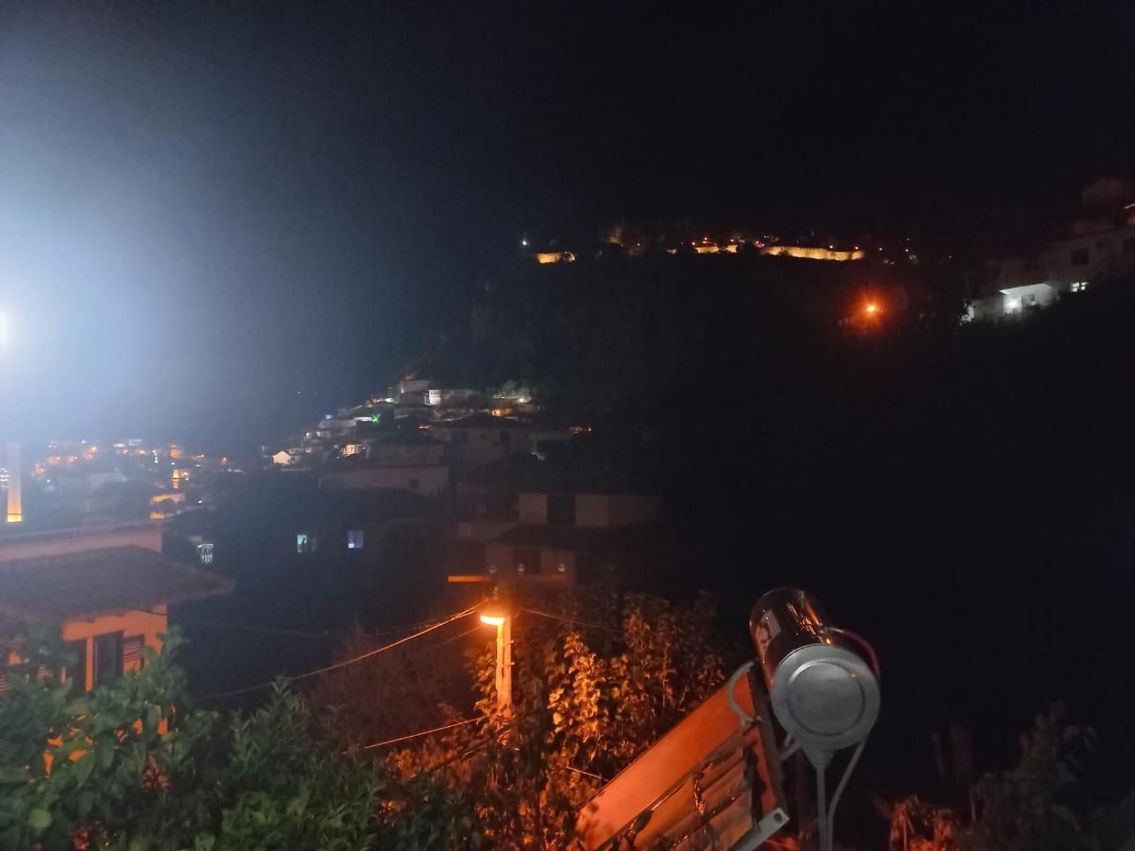 Guest House Bumbli Μπεράτ Δωμάτιο φωτογραφία