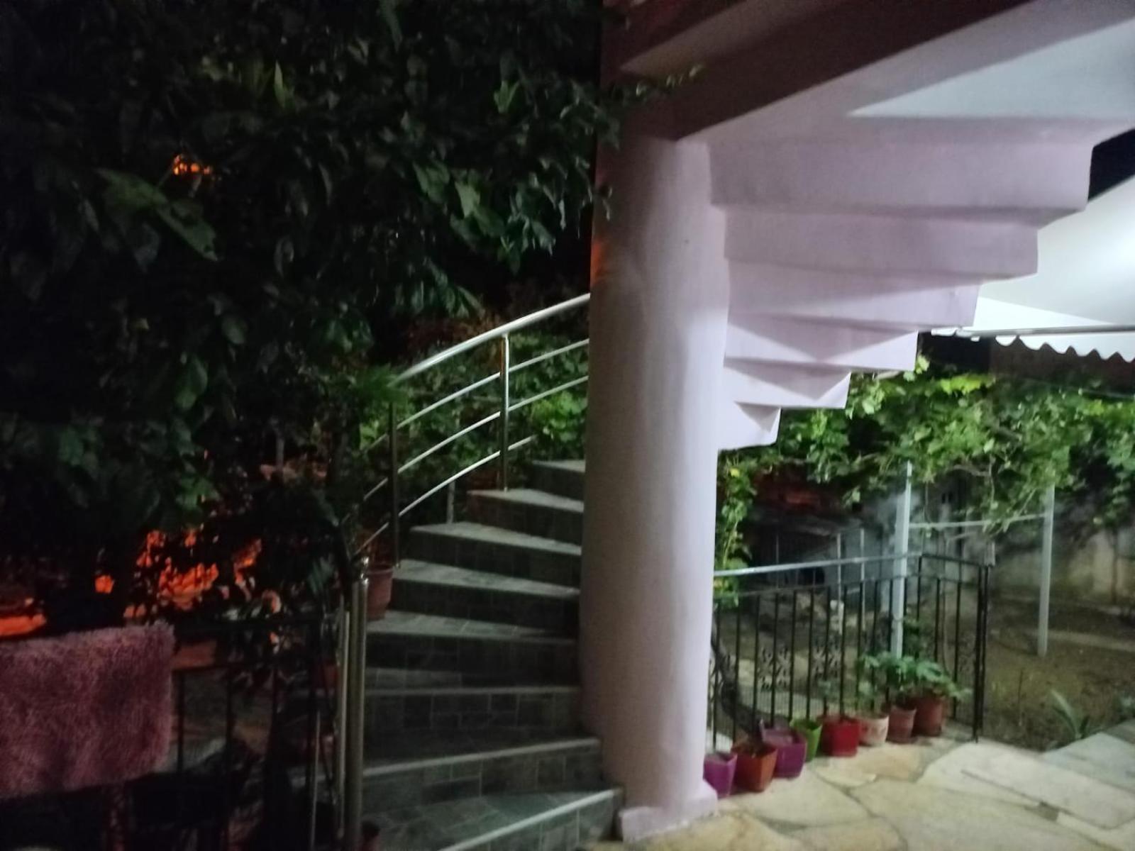 Guest House Bumbli Μπεράτ Δωμάτιο φωτογραφία