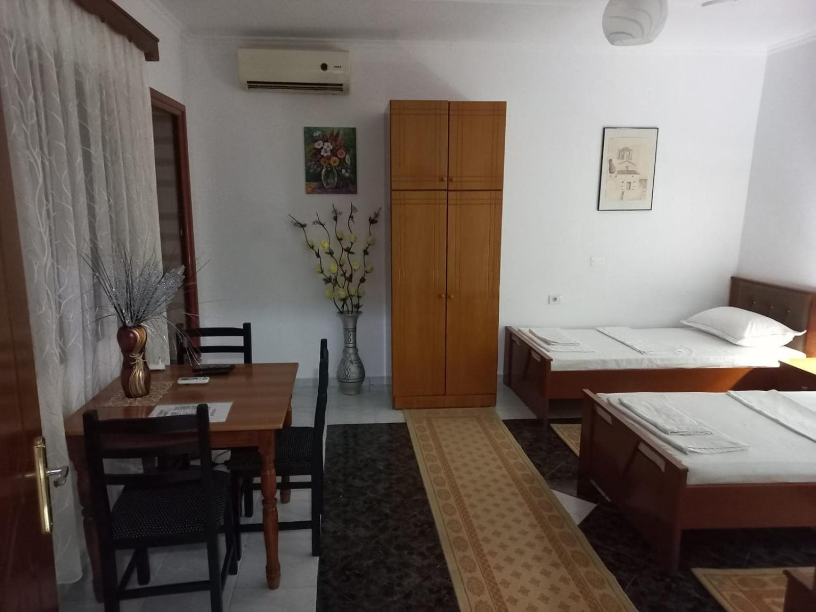 Guest House Bumbli Μπεράτ Δωμάτιο φωτογραφία