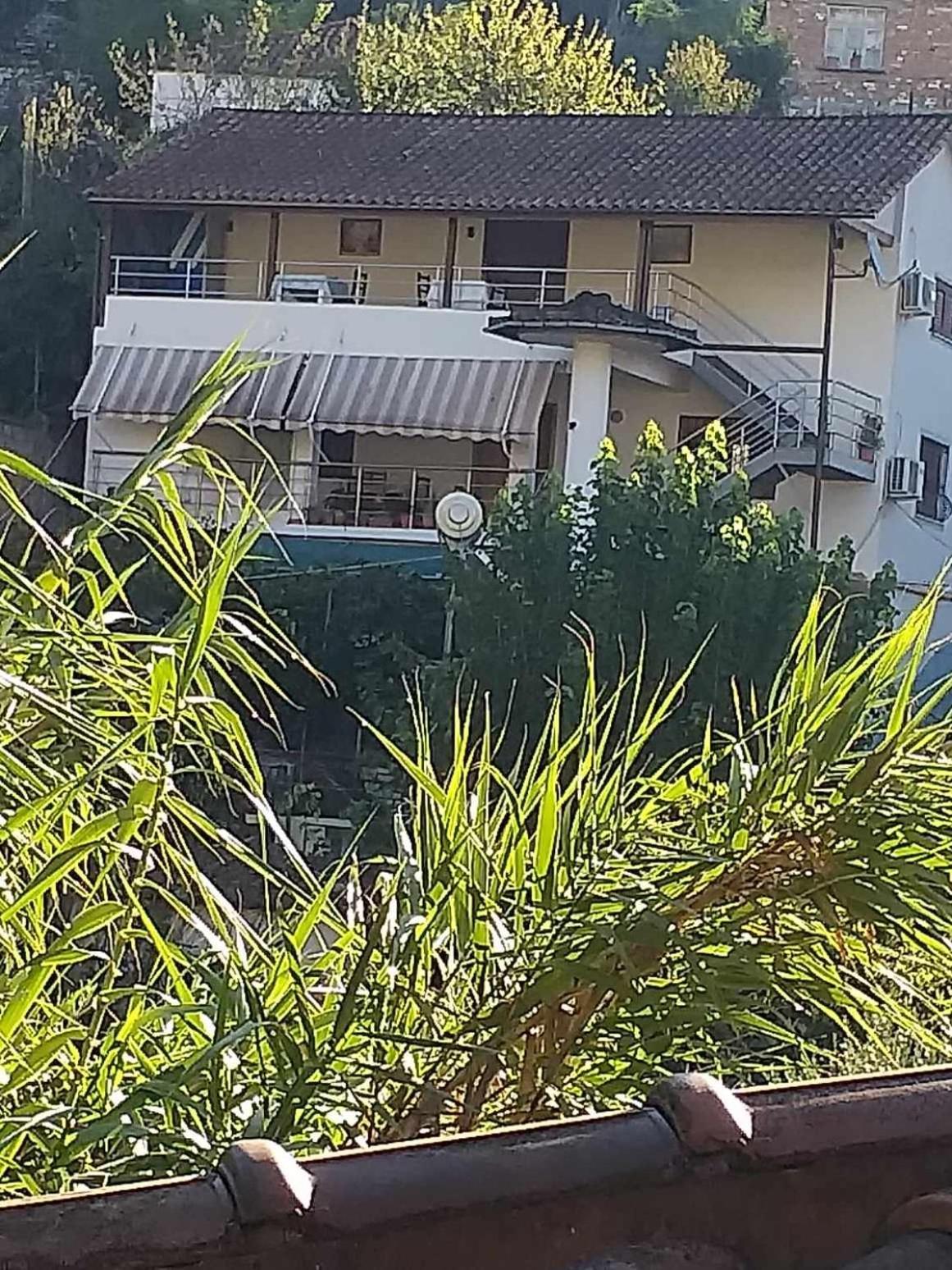Guest House Bumbli Μπεράτ Εξωτερικό φωτογραφία