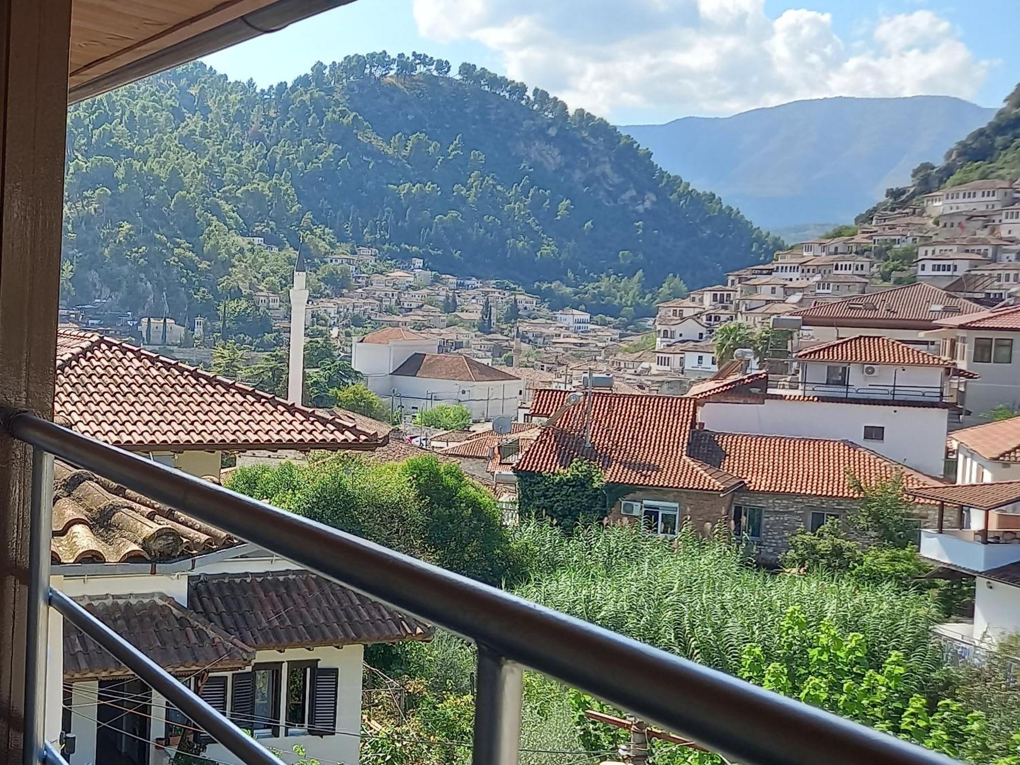 Guest House Bumbli Μπεράτ Εξωτερικό φωτογραφία